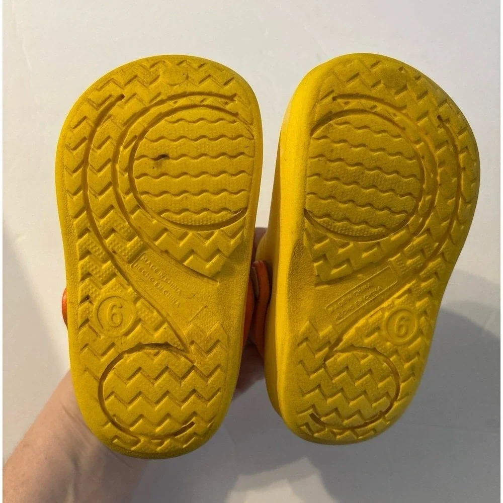 Winnie the Pooh Clog Style Shoes (Sz. 6)